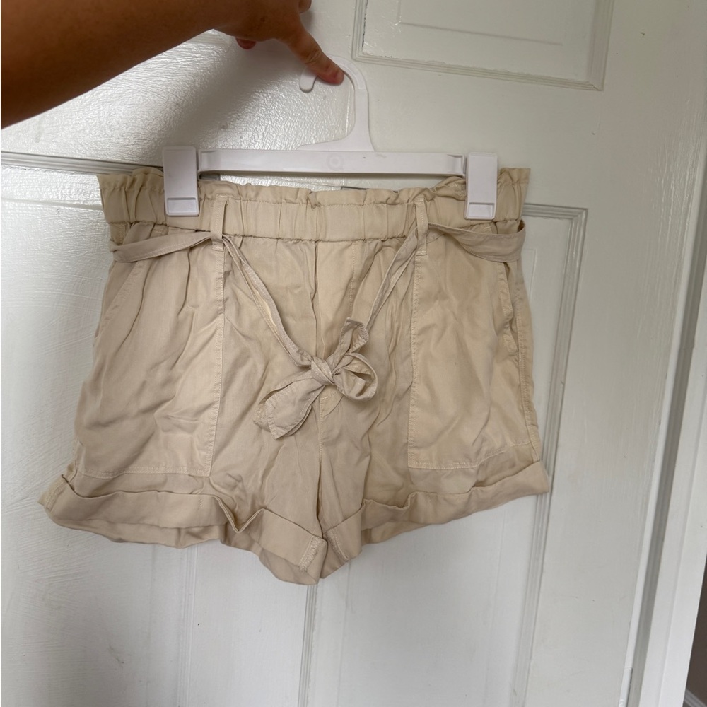 Cream/khaki tan Aerie Shorts Elastic Waistband NWT